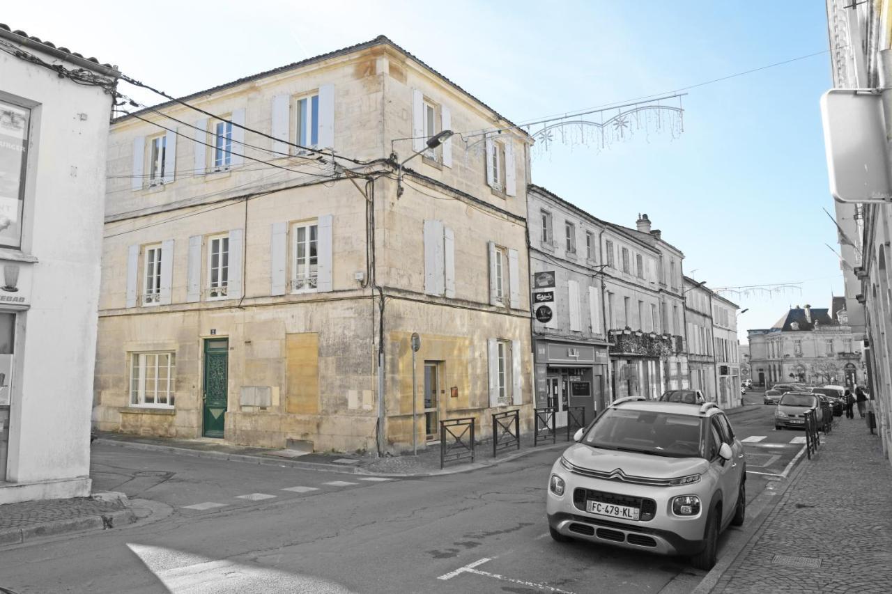 T2 Avec Verriere Situe En Hyper Centre Avec Wifi, Linge, Draps, Savons Et Serviettes Fournis Cognac Zewnętrze zdjęcie